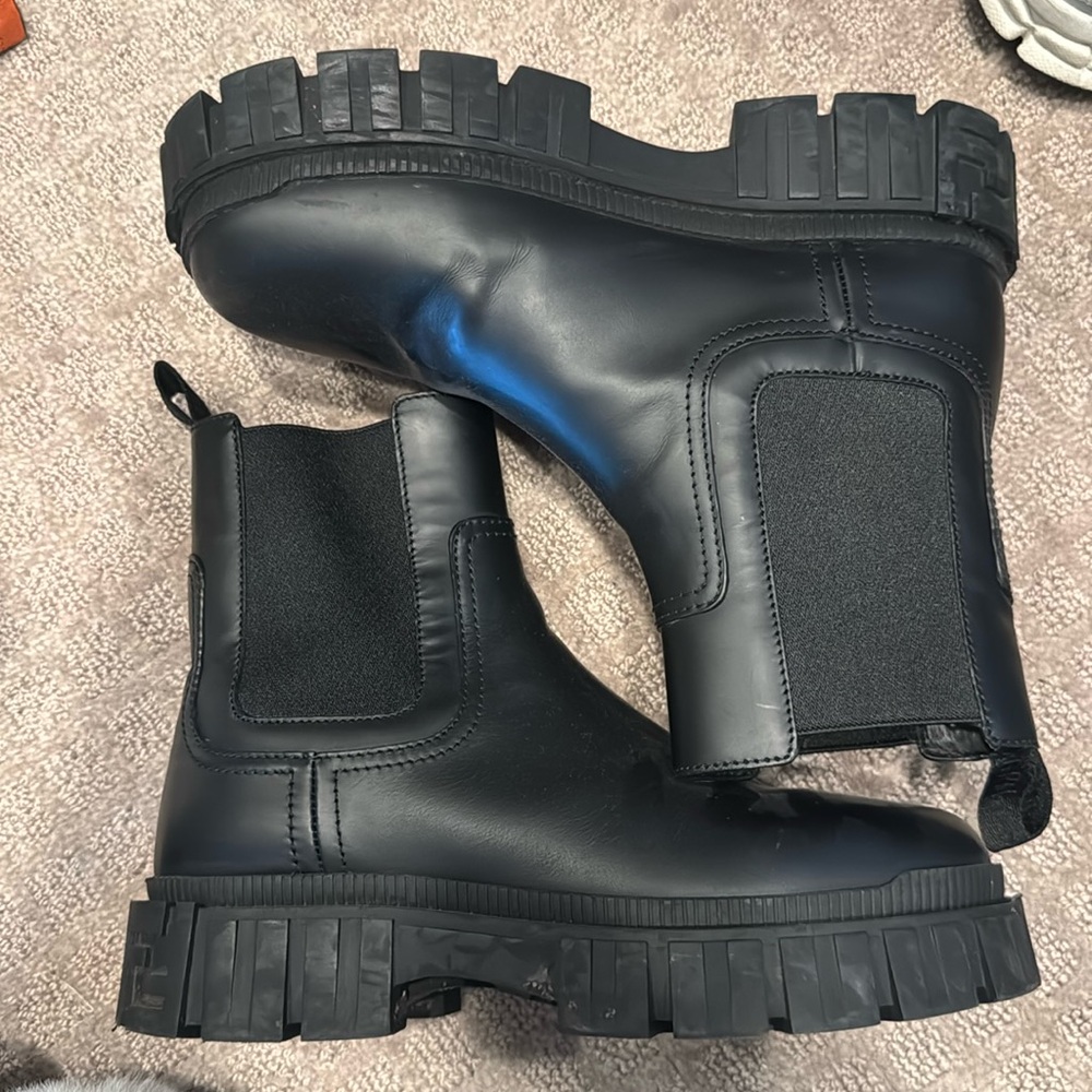 Fendi combat/chelsea boot